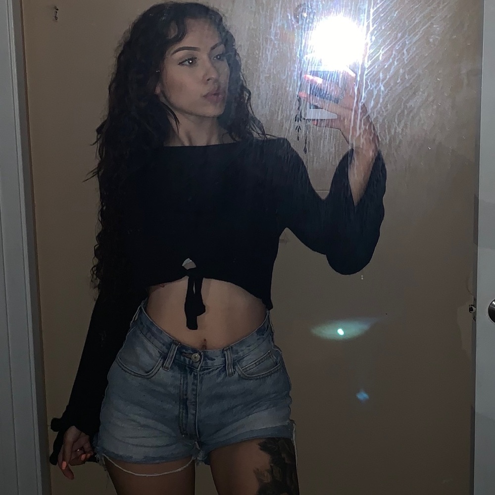 Long sleeve crop-top